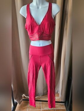 Victoria’s Secret VSX Elevate™ Refined Contours Set — Red Lacquer